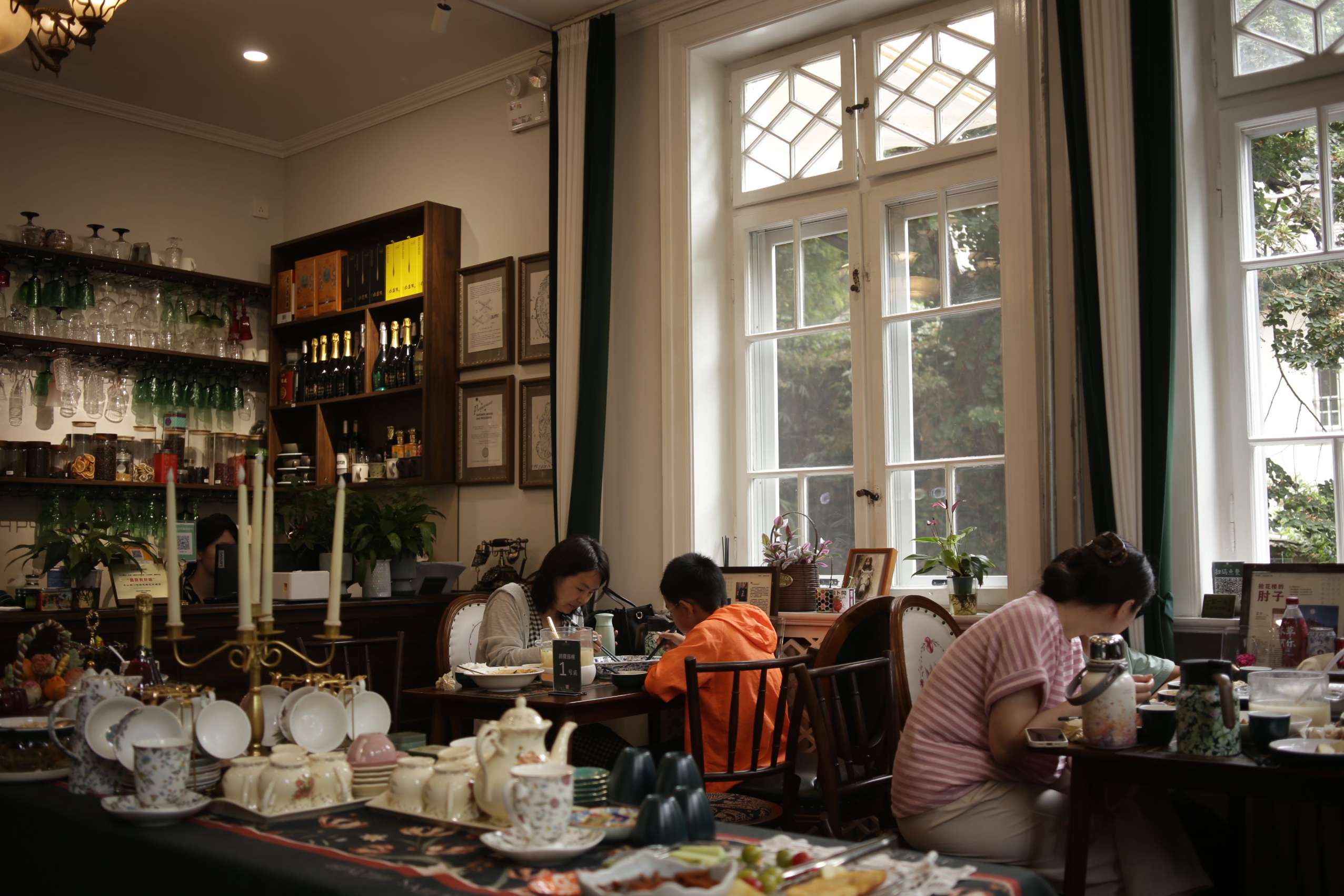 You are currently viewing Best Family Friendly Cafes in Singapore: Playgrounds, Kids’ Menus and Space to Breathe